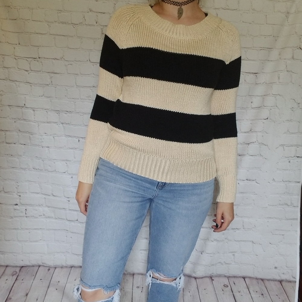 Gap M black & cream wide striped knit sweater
